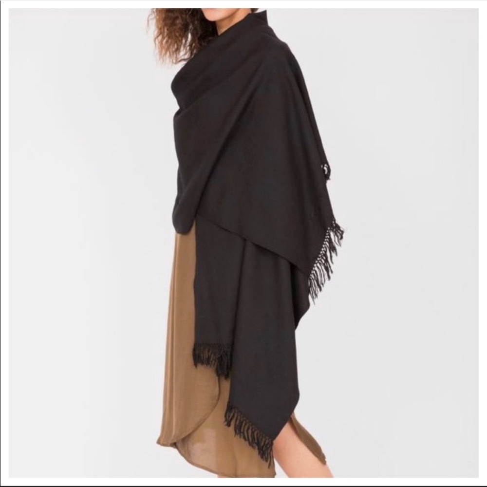 ✨LAST ONE ✨CASHMERE BLACK FRINGE SCARF/SHAWL OVERSIZED - Picture 3 of 6